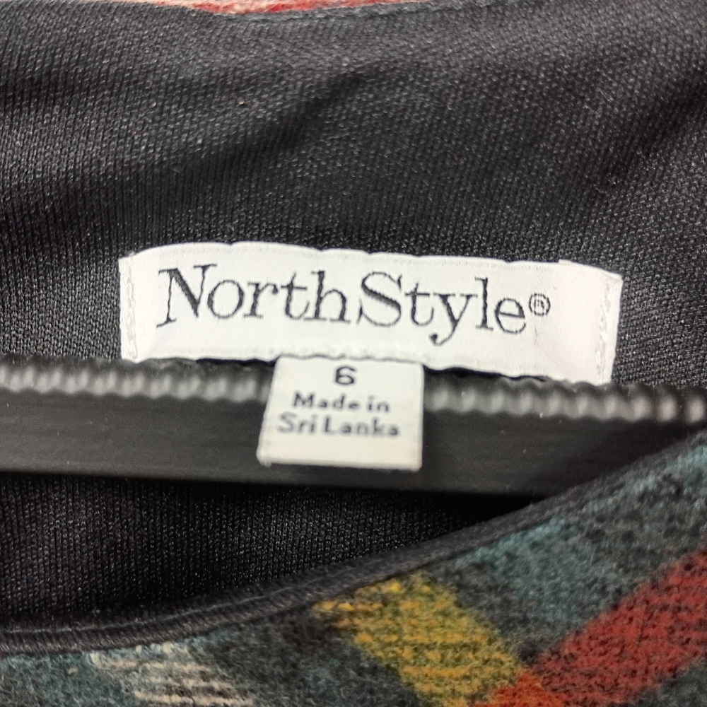 Plaid A-Line Dress.New Condition.Size 6 - Picture 4 of 6